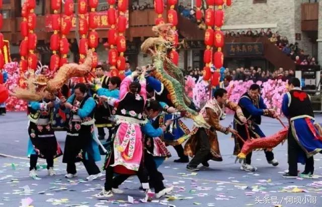 揭秘2025年天天彩免费资料全面释义与落实，今日金融视角的解读