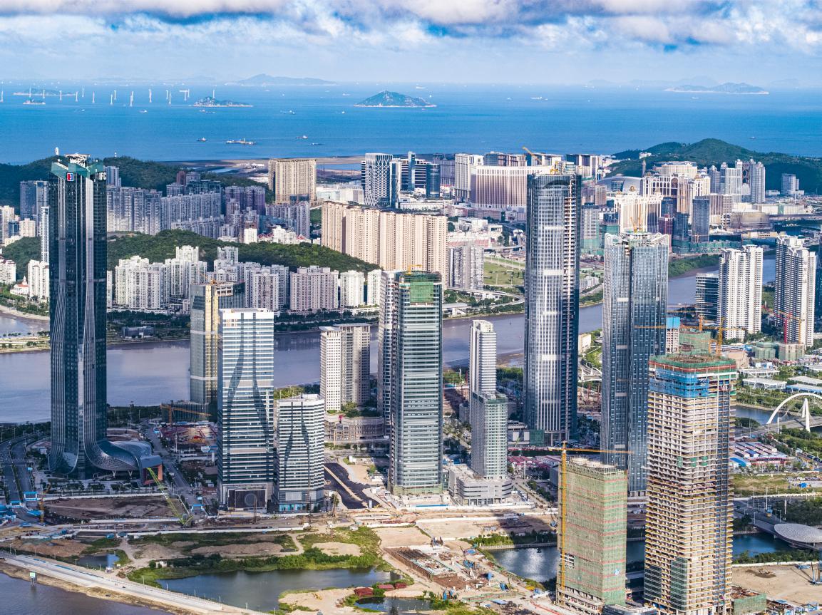 探索未来的繁荣之路，解读与落实澳门与香港正版免费资本车在2025的新篇章